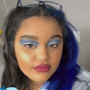 Meet your Posher, Dominique